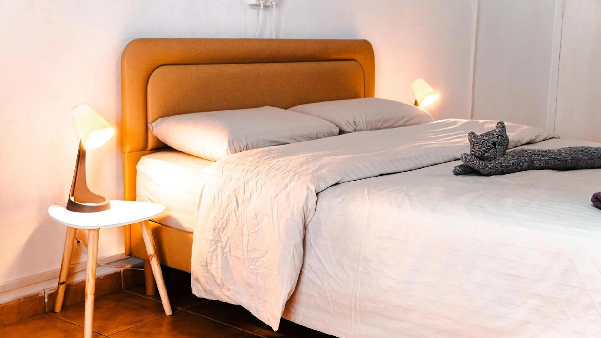 Albergue Nissus Urban Ayia Napa 0*,  Chipre