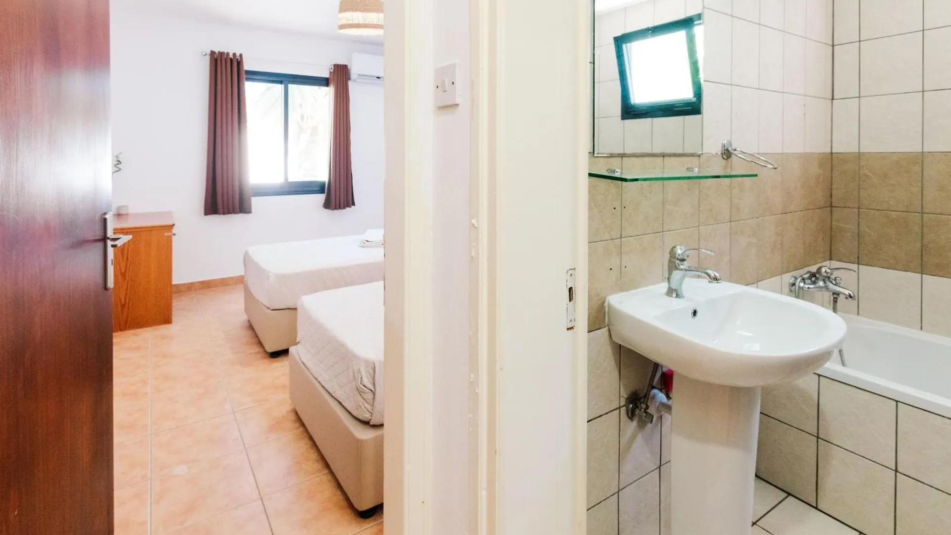 Albergue Nissus Urban Ayia Napa 0*,