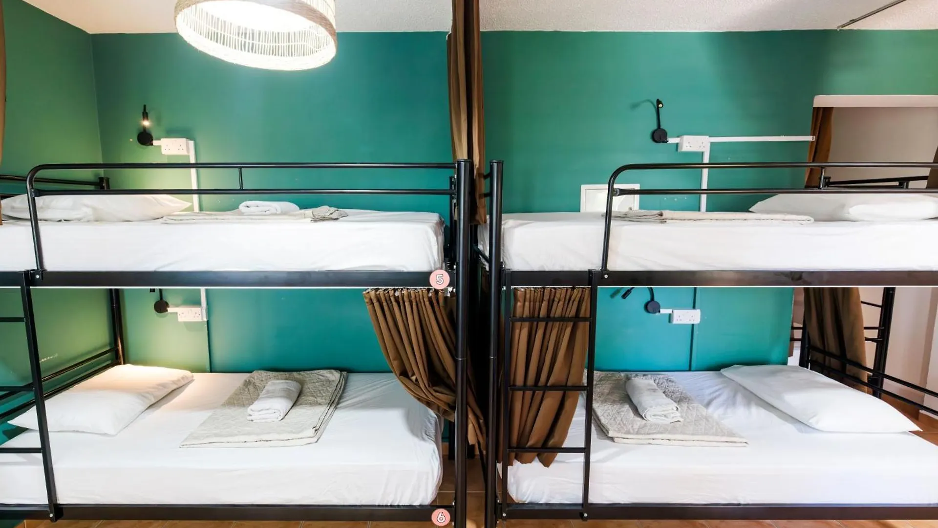 Hostal Albergue Nissus Urban Ayia Napa Chipre